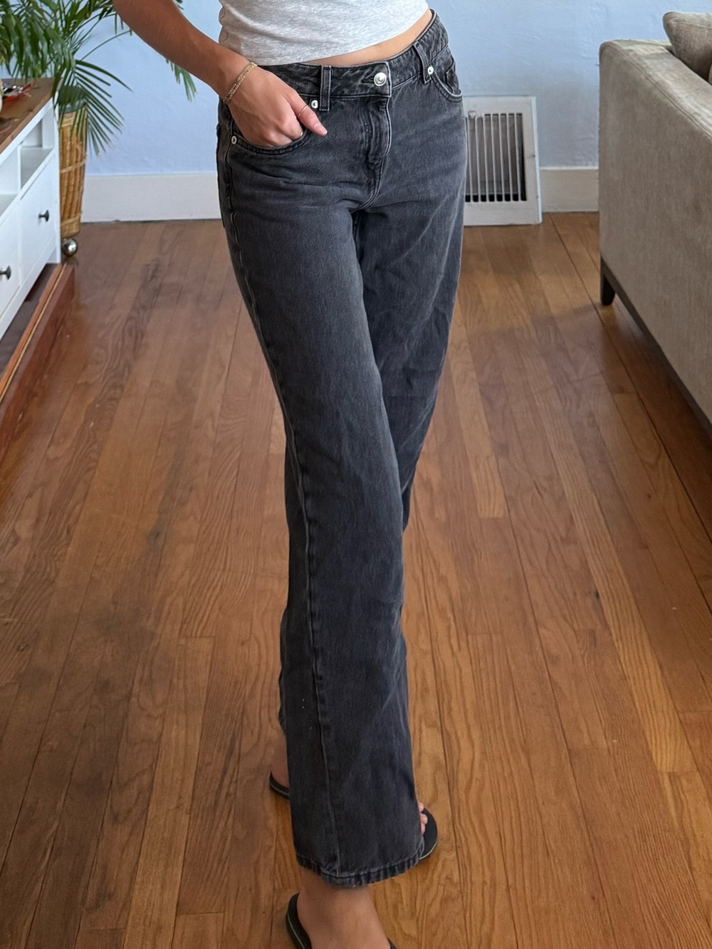Divided Straight-Leg Jeans in Charcoal